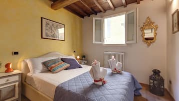 Apartment | 1 bedroom, laptop workspace, iron/ironing board, free WiFi