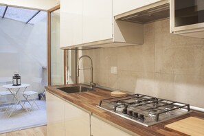 Apartment | Private kitchen | Full-sized fridge, microwave, stovetop, electric kettle - Mamo Florence - Gilbe One Apartment (Florence)