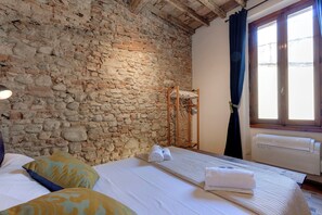 アパートメント | 2 室のベッドルーム、ノートパソコン用作業スペース、アイロン / アイロン台、WiFi (無料)