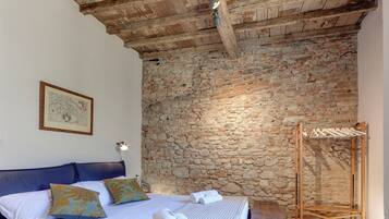 Apartment | 2 bedrooms, laptop workspace, iron/ironing board, free WiFi