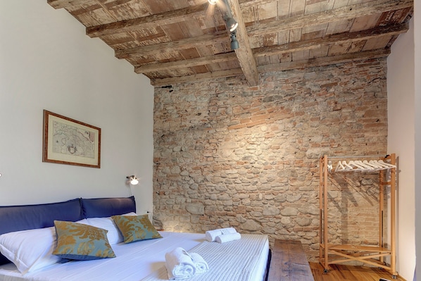 Apartment | 2 bedrooms, laptop workspace, iron/ironing board, free WiFi