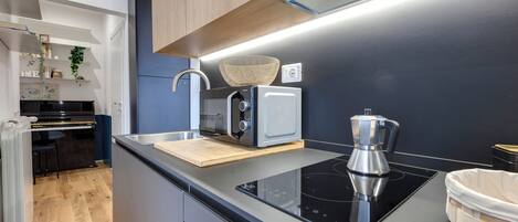 شقة | مطبخ صغير خاص | ثلاجة/مجمد بحجم كبير، ميكروويف، فرن، موقد طهي مسطح