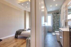 Apartment | Bathroom | Shower, hair dryer, bidet, towels