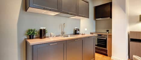 Apartment | Private kitchenette | Full-sized fridge, microwave, oven, stovetop