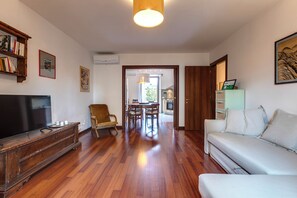 Lejlighed | Opholdsområde | 40-tommers fladskærms-tv med digitale kanaler