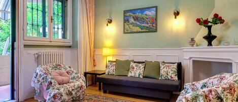 4 bedrooms, laptop workspace, iron/ironing board, free WiFi