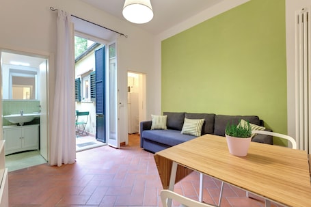 公寓 | 起居区 | 40-英寸纯平电视(配备数码频道)