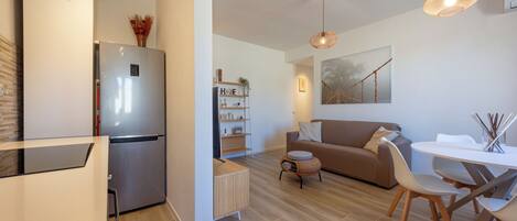 Apartment | Living area | Flat-screen TV