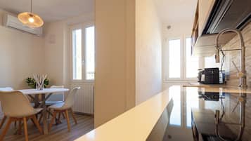 Apartment | Private kitchenette | Full-size fridge, microwave, oven, stovetop
