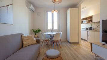 Apartment | Living area | Flat-screen TV