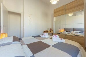 Laptop workspace, iron/ironing board, free WiFi, bed sheets - Mamo Florence - Mosse Leopolda Apartment (Florence)