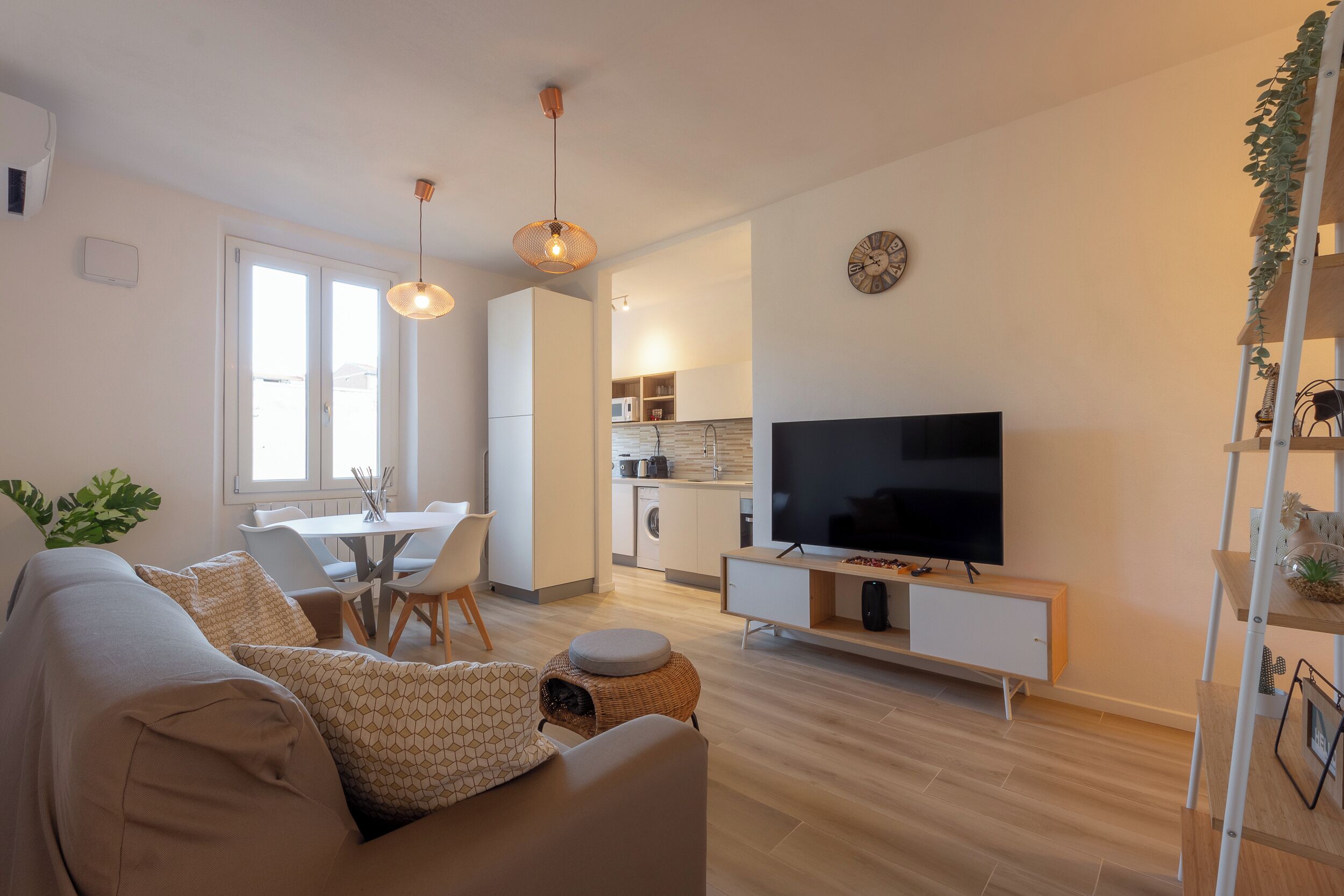 Apartamento | Zona de estar | Una televisión de pantalla plana