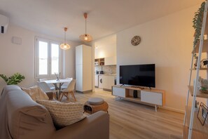Apartment | Living area | Flat-screen TV - Mamo Florence - Mosse Leopolda Apartment (Florence)