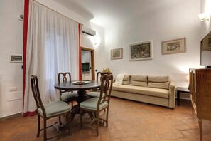 Living area - Mamo Florence - Ognissanti Apartment (Florence)