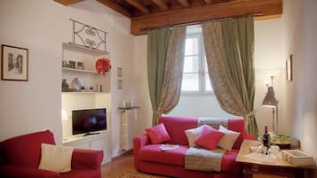 Apartment | Wohnbereich | 40-Zoll-Flachbildfernseher mit Digitalempfang