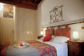 Apartment | 1 bedroom, laptop workspace, iron/ironing board, free WiFi