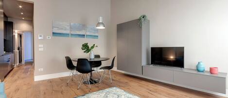 Apartment | Living area | Flat-screen TV