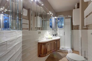 Apartment | Badezimmer | Dusche, Haartrockner, Bidet, Handtücher