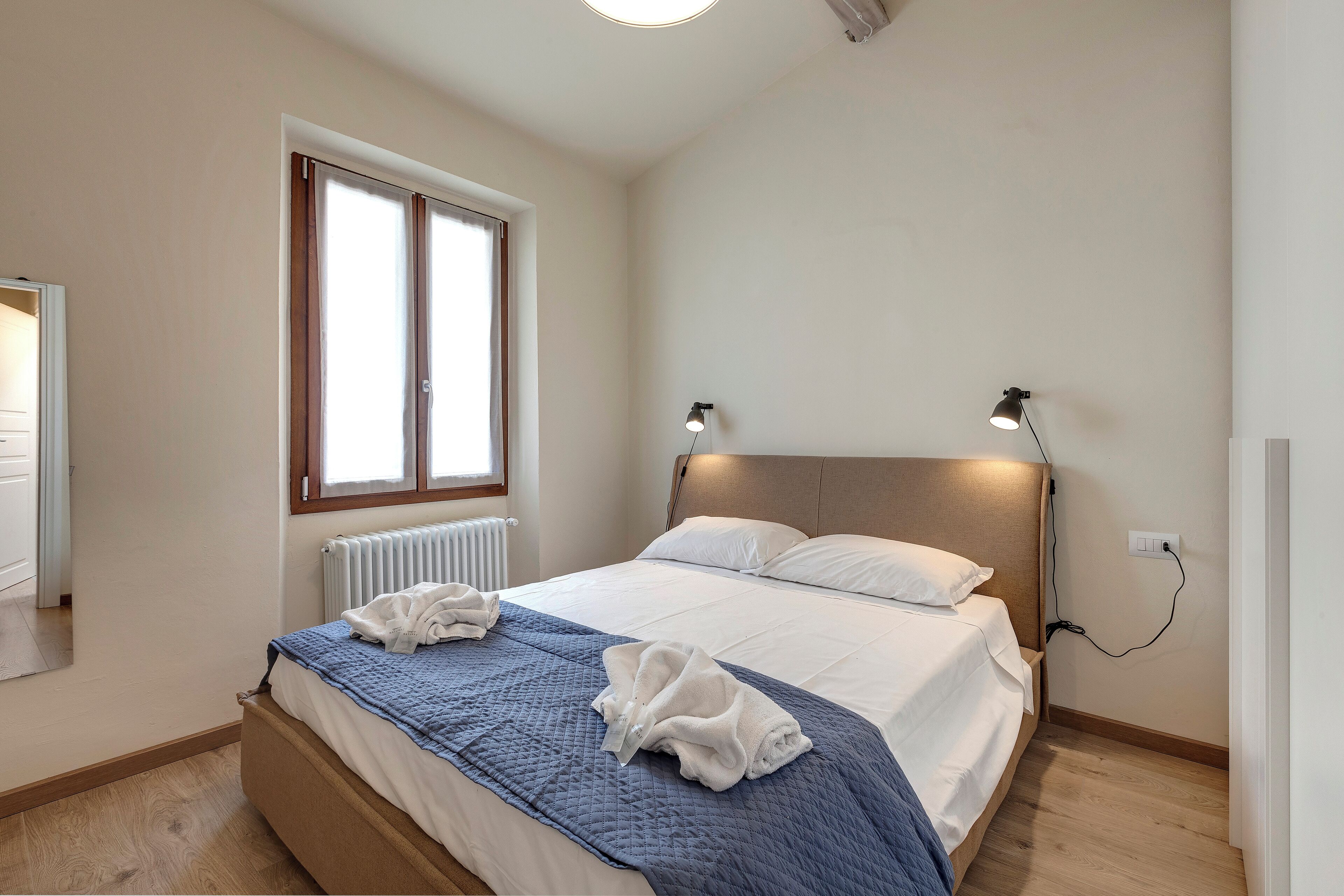 Apartment | Schreibtisch, laptopgeeigneter Arbeitsplatz, Bügeleisen/Bügelbrett