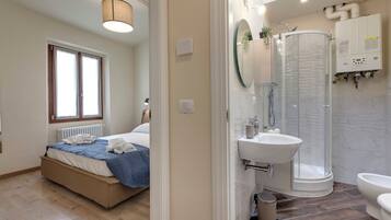 Apartment | Desk, laptop workspace, iron/ironing board, free WiFi