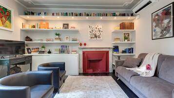 Appartamento | Area soggiorno | TV a schermo piatto 40 pollici con canali digitali