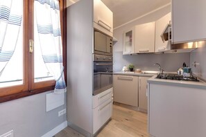 Apartment | Private kitchenette | Full-sized fridge, microwave, oven, stovetop - Mamo Florence - Sprone Apartment (Florence)