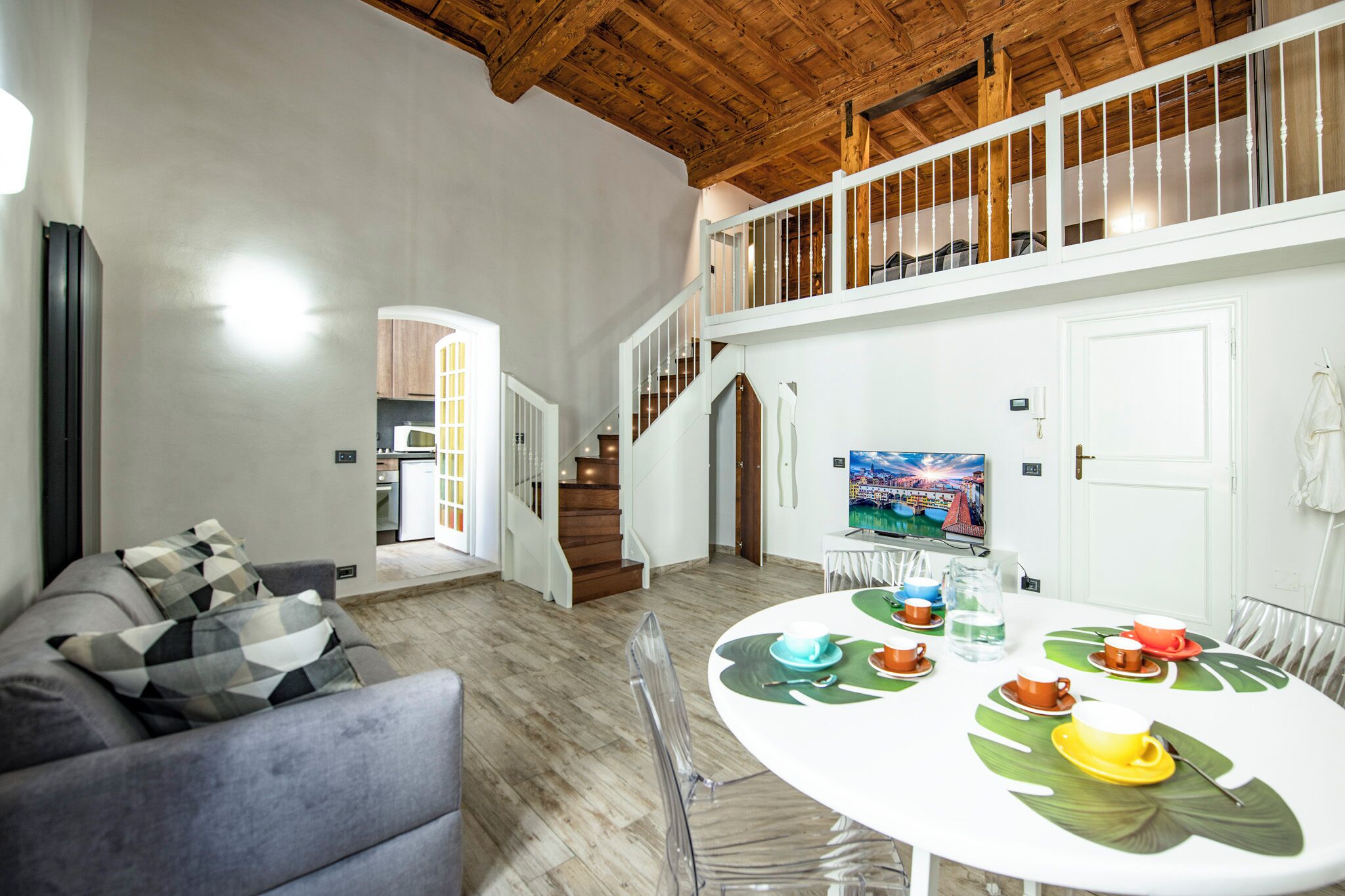 อพาร์ทเมนท์ | บริเวณนั่งเล่น | ทีวีจอแบน 24 นิ้ว พร้อมช่องดิจิตอล