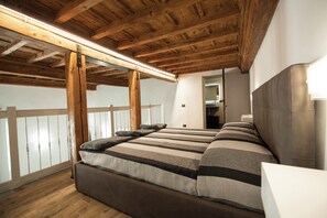 1 bedroom, laptop workspace, iron/ironing board, free WiFi