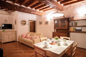 Apartment | Living area | 24-inch flat-screen TV with digital channels, DVD player - Mamo Florence - Terme Apartment (Florence)