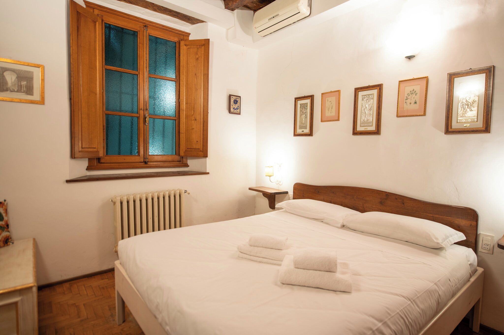 Apartamento | Espaço de trabalho para notebook, ferros/tábuas de passar roupa