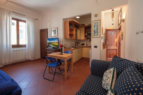 Appartement | Aire de séjour | Téléviseur à écran plat de 24 po avec télévision numérique
