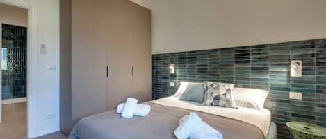 Apartment | Laptop workspace, iron/ironing board, free WiFi, bed sheets