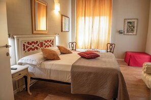 Apartment | 4 bedrooms, laptop workspace, iron/ironing board, free WiFi - Mamo Florence - Station Family Apartment (Florence)