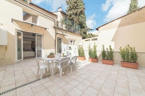 Apartment | Terrace/patio