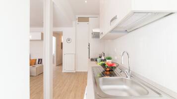 Apartment | Eigene Kochnische | Großer Kühlschrank, Mikrowelle, Ofen, Herdplatte