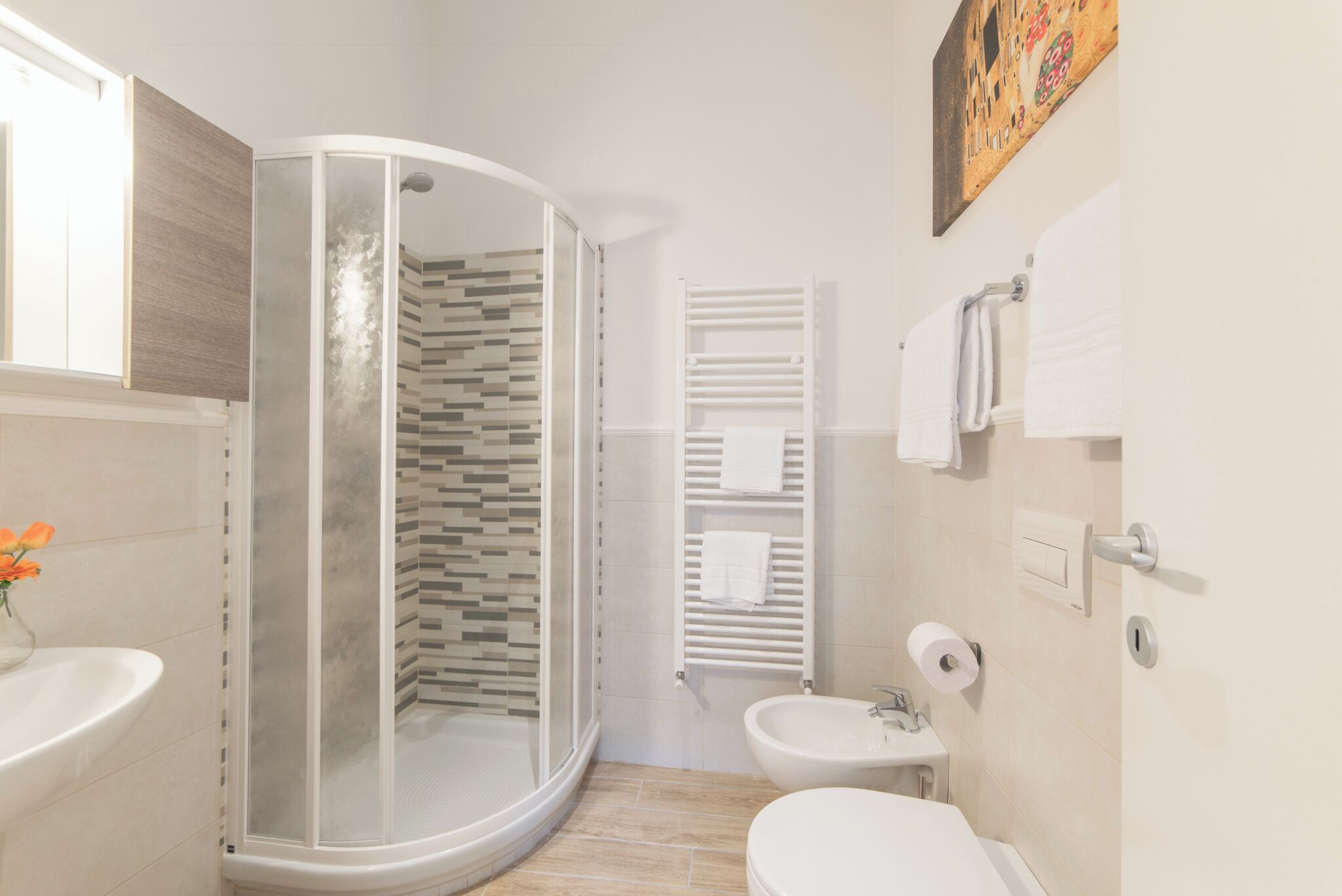 อพาร์ทเมนท์ | ห้องน้ำ | ฝักบัว, ไดร์เป่าผม, โถสุขภัณฑ์แบบบิเดท์, ผ้าเช็ดตัว