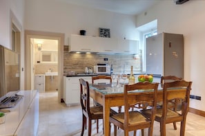 公寓 | 起居區 | 40-吋平面電視,提供數位頻道