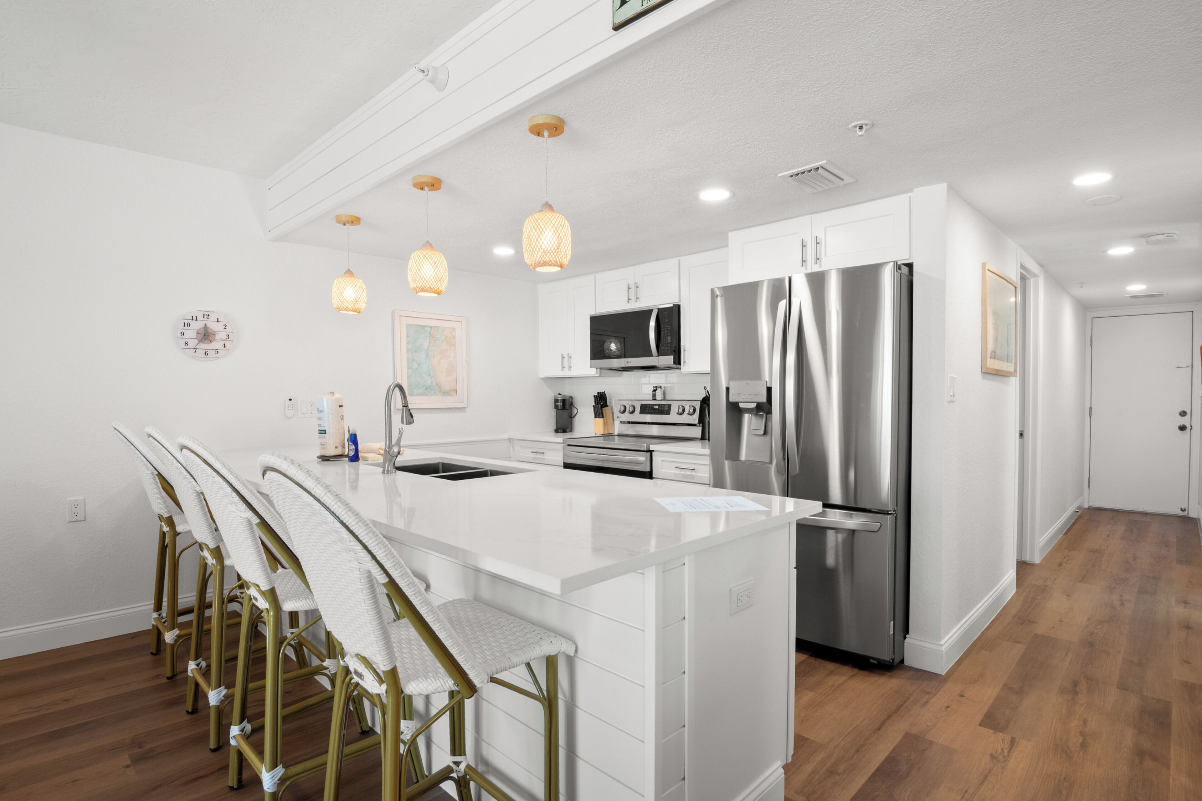 Appartamento Deluxe, 2 camere da letto, patio, vista spiaggia | Cucina privata | Frigorifero con congelatore, microonde, forno, lavastoviglie