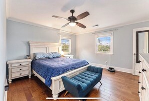 4 bedrooms, desk, iron/ironing board, free WiFi