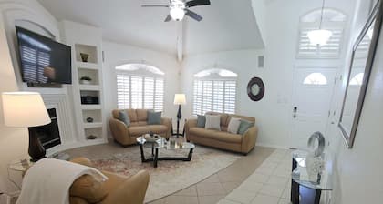 Spacious 4-bedroom house with WiFi, AC in serene Horizon City