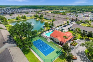 Sports court - Grande 4-bedroom townhome in central Kissimmee close to all the parks! (Kissimmee)
