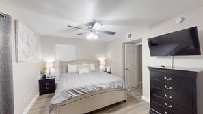 2 bedrooms, desk, iron/ironing board, free WiFi