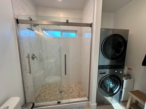 Charming 2-bedroom cottage with WiFi, AC in Santa Maria