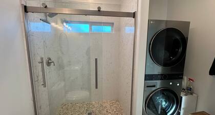 Charming 2-bedroom cottage with WiFi, AC in Santa Maria