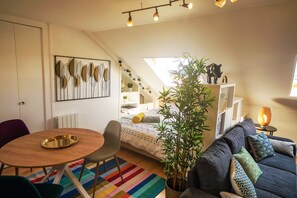 1 habitación, tabla de planchar con plancha, internet y ropa de cama 