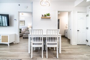 Interior - 1 bedroom apartment 5 minutes from Universal Studios, free parking (Orlando)