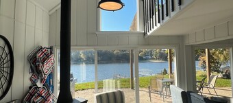 The Lakefront ReTreat w/ Hot Tub, kayaks, & beach