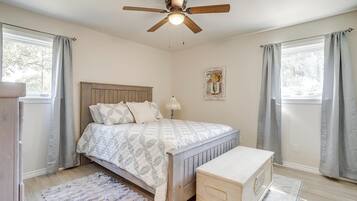 2 bedrooms, iron/ironing board, WiFi, bed sheets