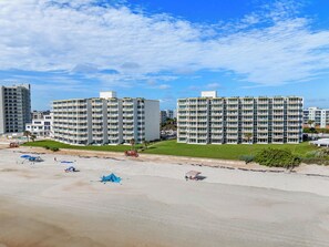 On the beach - Welcome to Your Beachfront Retreat! Smyrna Beach Club 803A (New Smyrna Beach)