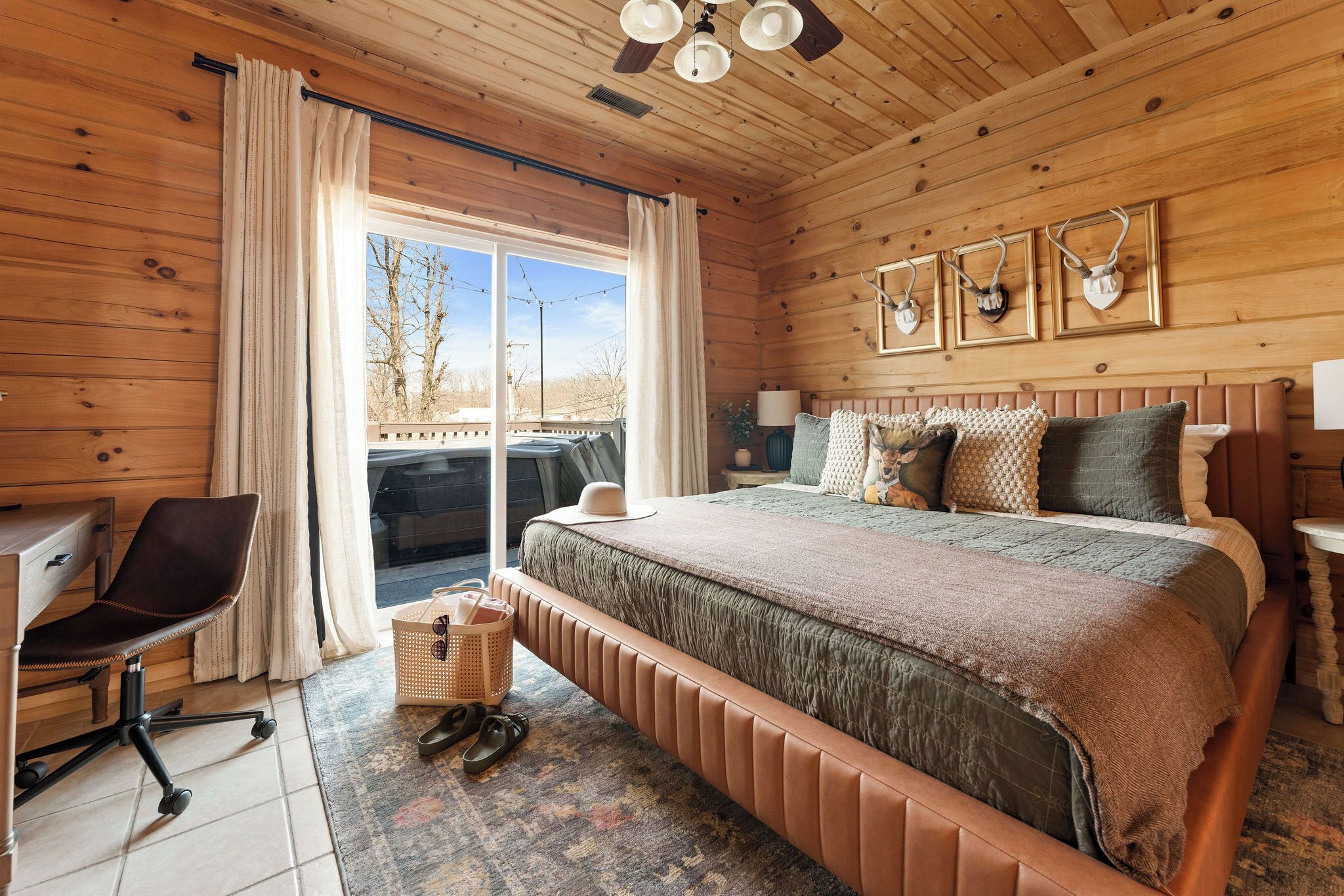 3 bedrooms, desk, iron/ironing board, travel crib